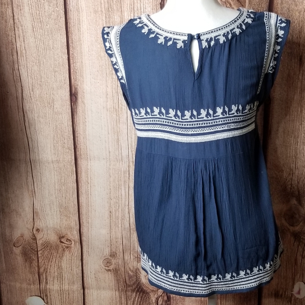 Alya floral embroidered sleeveless top siz… - Picture 6 of 8